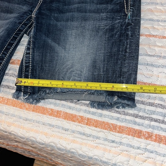 Miss Me Jean Signature Mid-Shorts - Picture 11 of 13